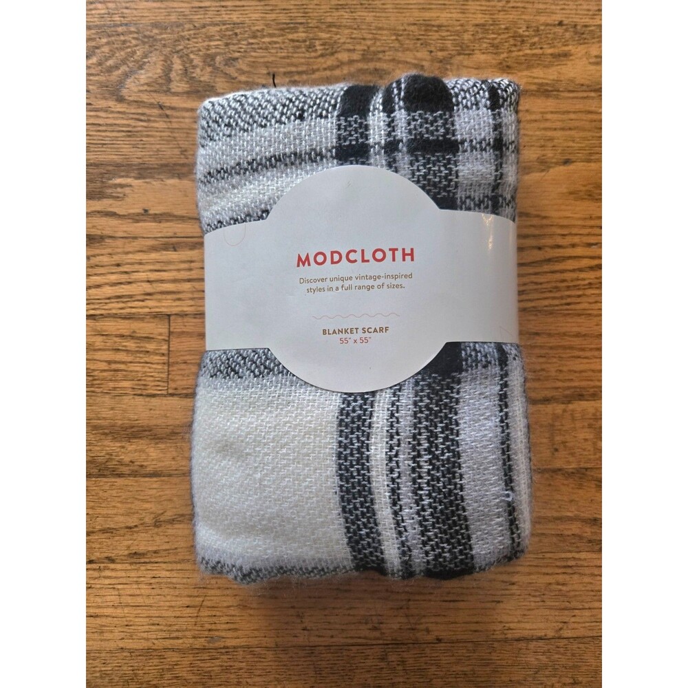 Modcloth Womens Plaid Blanket Scarf Black/White/Gray 55" x 55" NWT